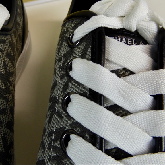 Michael Kors Logo City Sneakers Shoes MK NIB - Picture 3 of 7